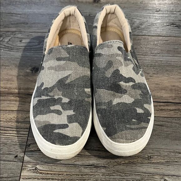 Soda Camouflage Slip-On Sneakers - Picture 3 of 6